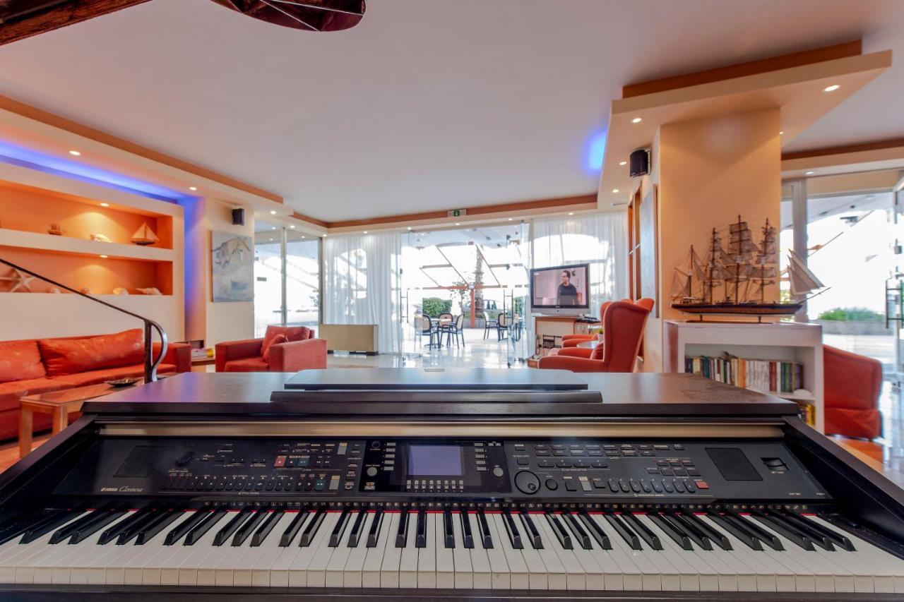 Avra Hotel Méthana Dış mekan fotoğraf